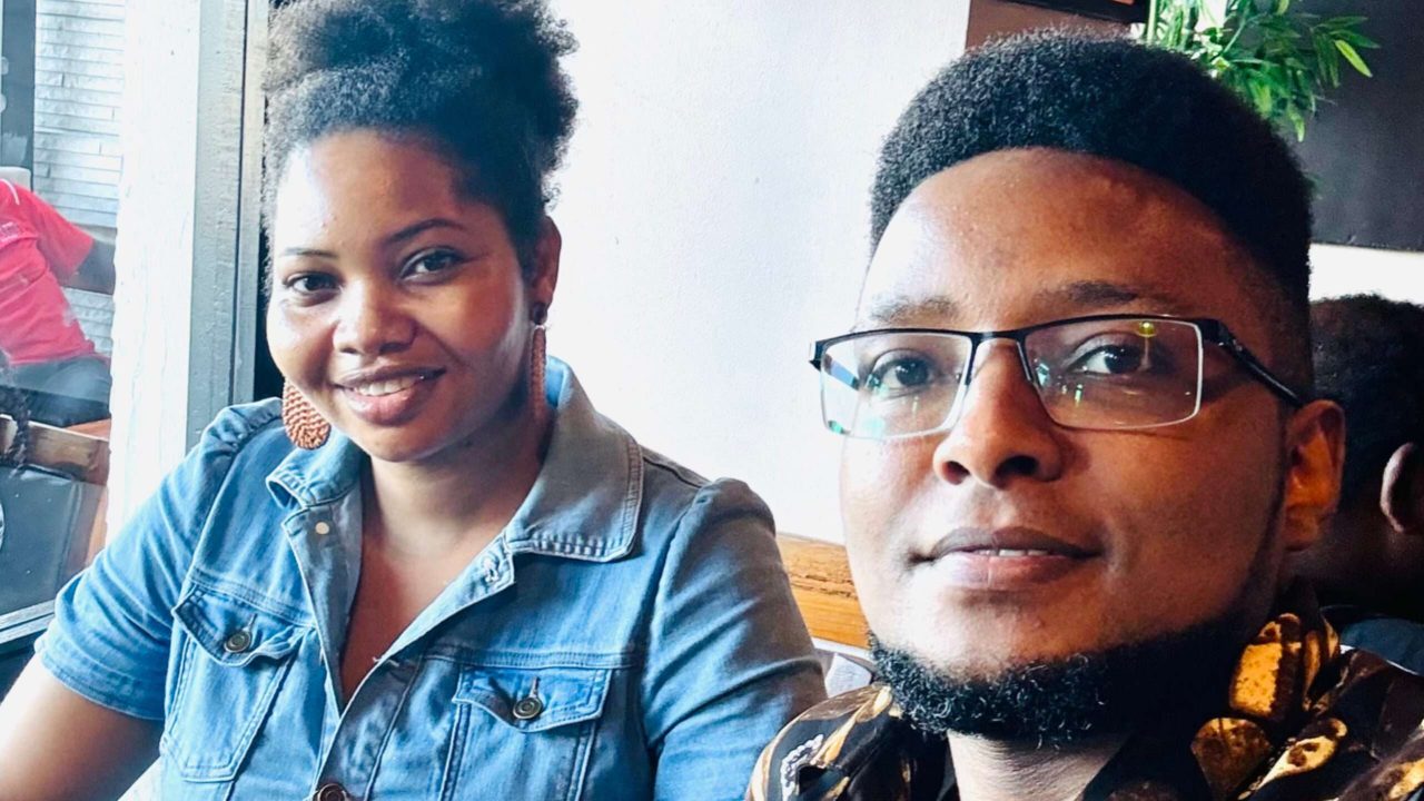 Nikiwa na Mfanyabiashara Dynamite Cosmetics